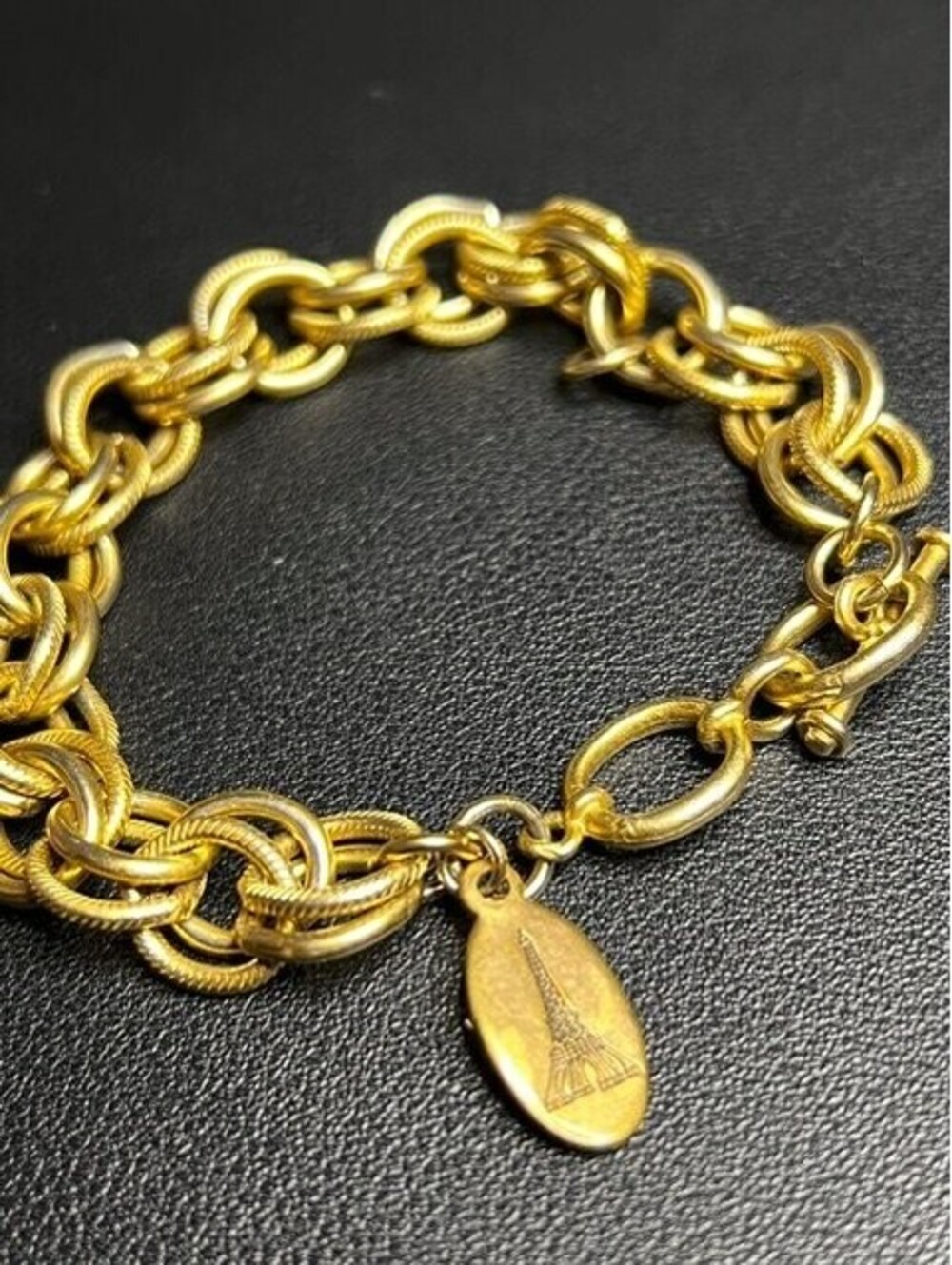 B7006 VTG Beaucoup Designs Chunky Chain Bracelet Gold Tone Eiffel Tower Charm